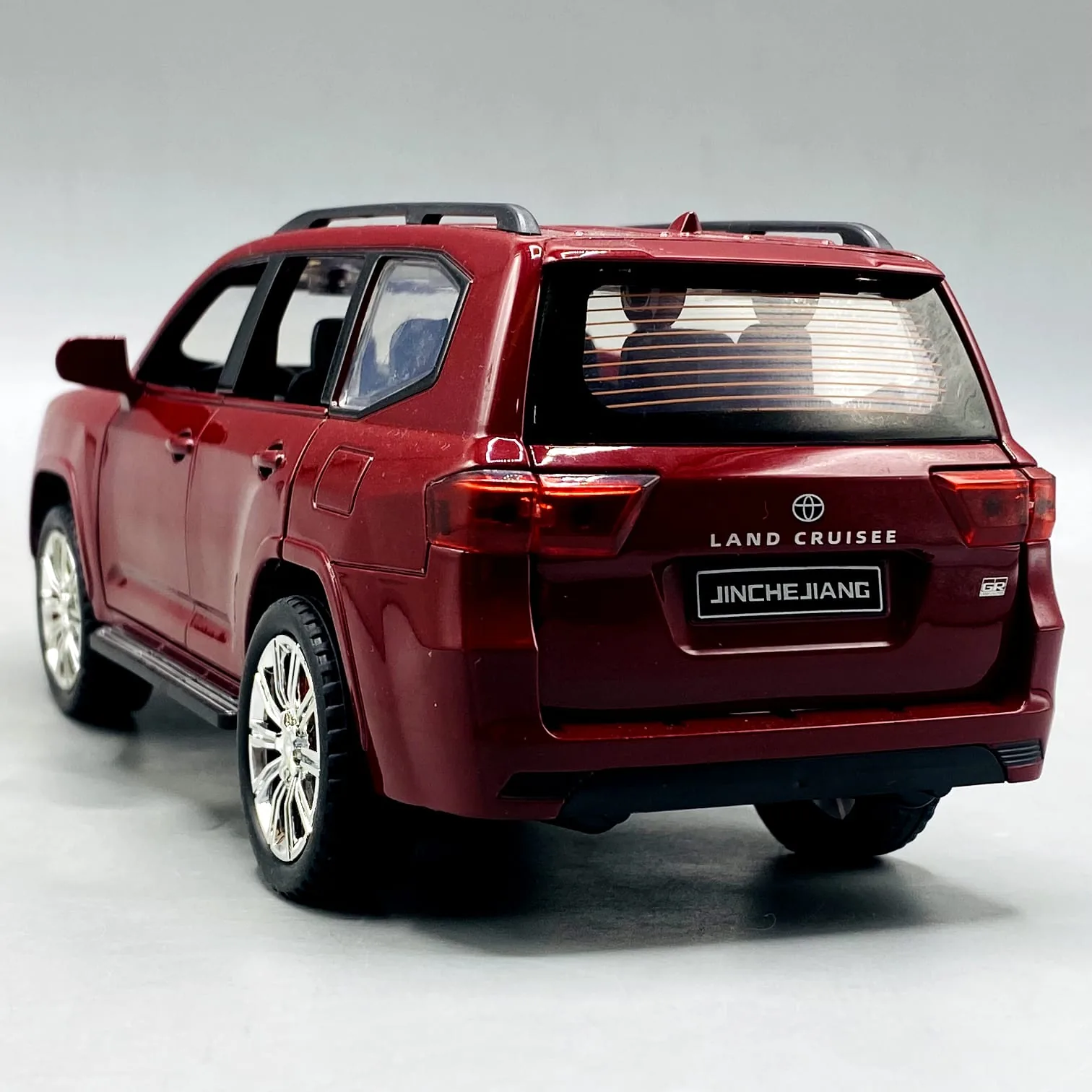 1:24 Diecast Toyota Land Cruiser LC300 With Light and Sound - Image 11