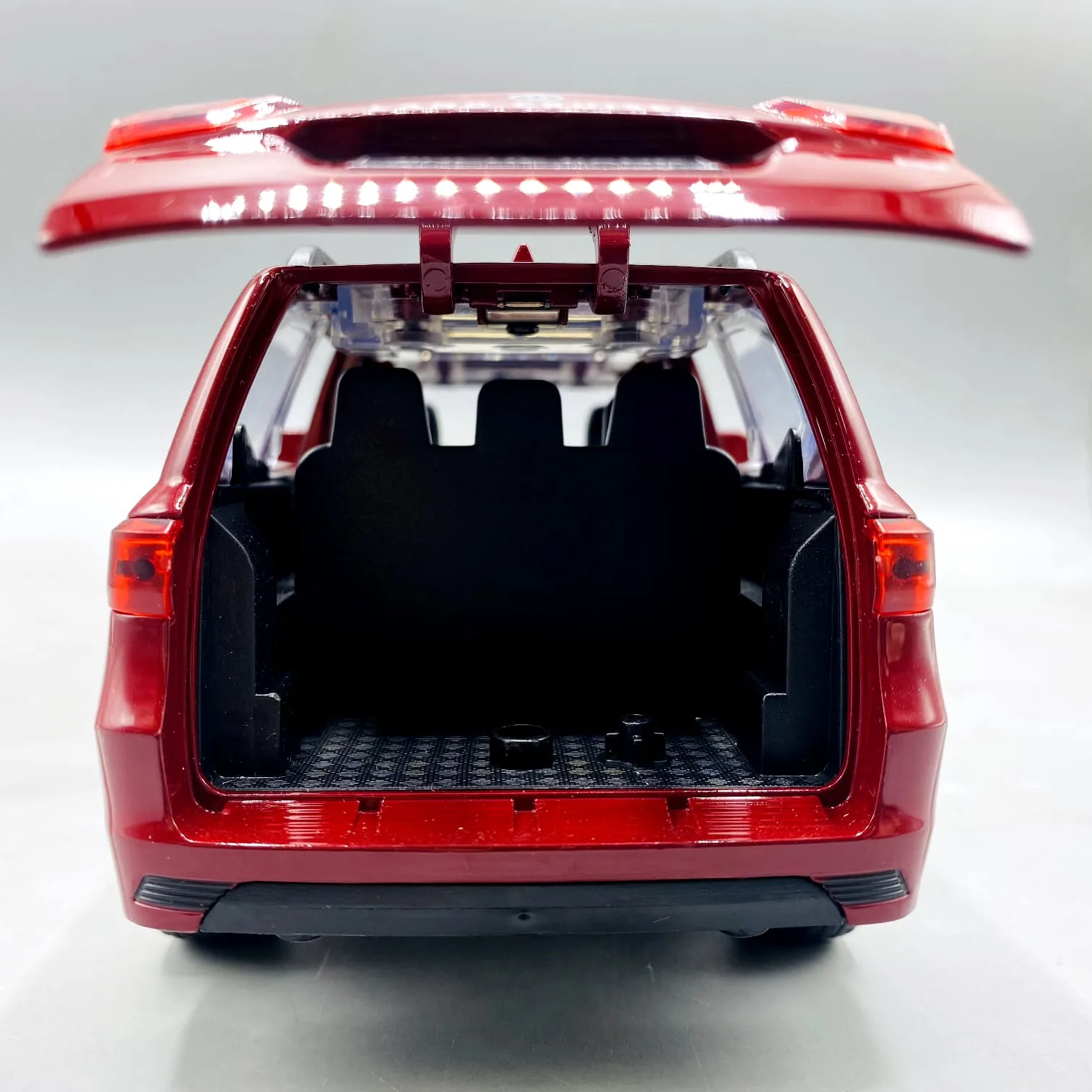 1:24 Diecast Toyota Land Cruiser LC300 With Light and Sound - Image 4