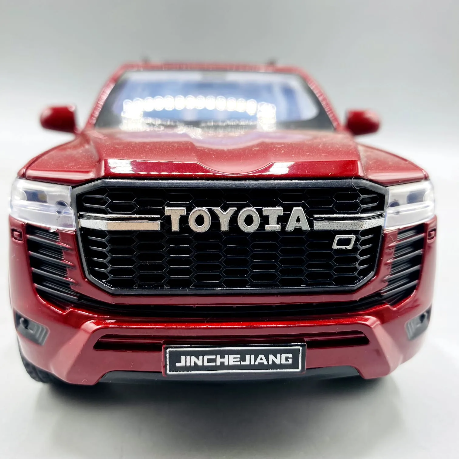 1:24 Diecast Toyota Land Cruiser LC300 With Light and Sound - Image 5