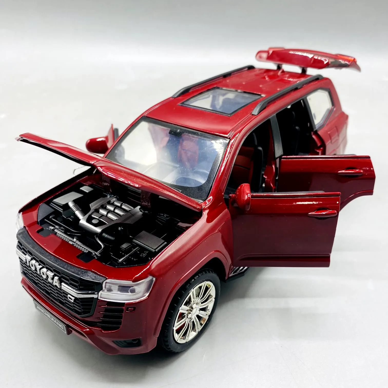1:24 Diecast Toyota Land Cruiser LC300 With Light and Sound - Image 7