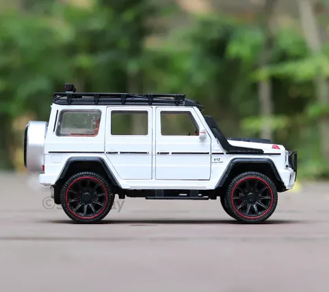 1:24 Remote Control Mercedes Benz G-Class Diecast Car Light And Sound With Smoke Effect - Image 3