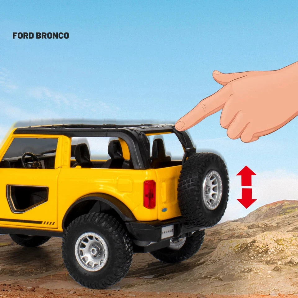 1:24 Scale Bronco Diecast Jeep with Light And Sound - Image 7