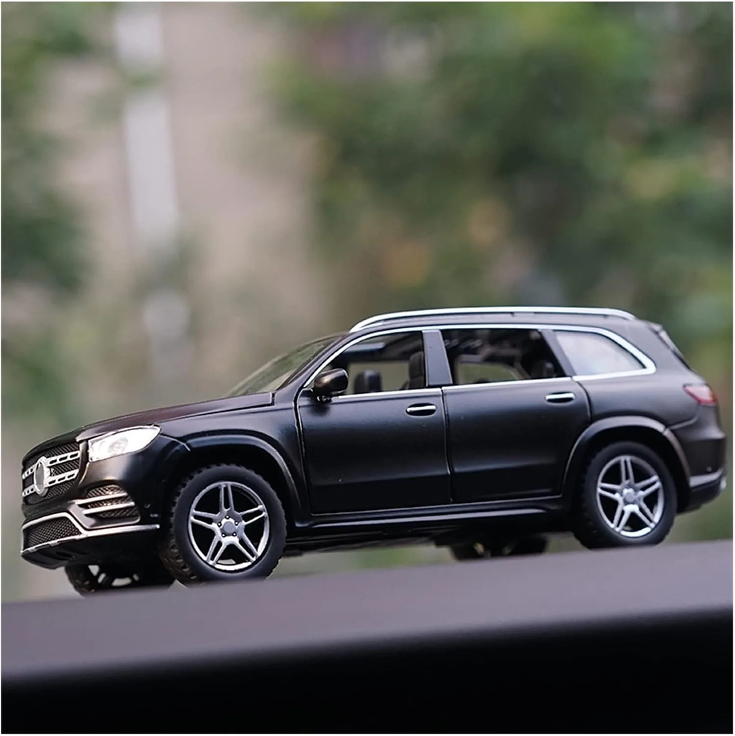 1:24 Scale Diecast Mercedes Benz GLS580 SUV Model - Image 7