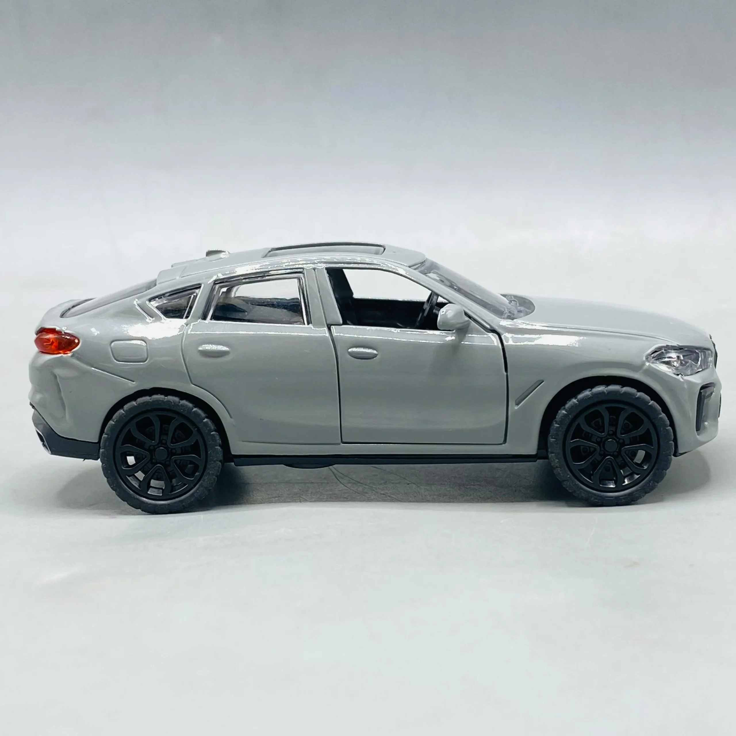 1.38 Scale BMW Solar Power diecast Car - Image 7