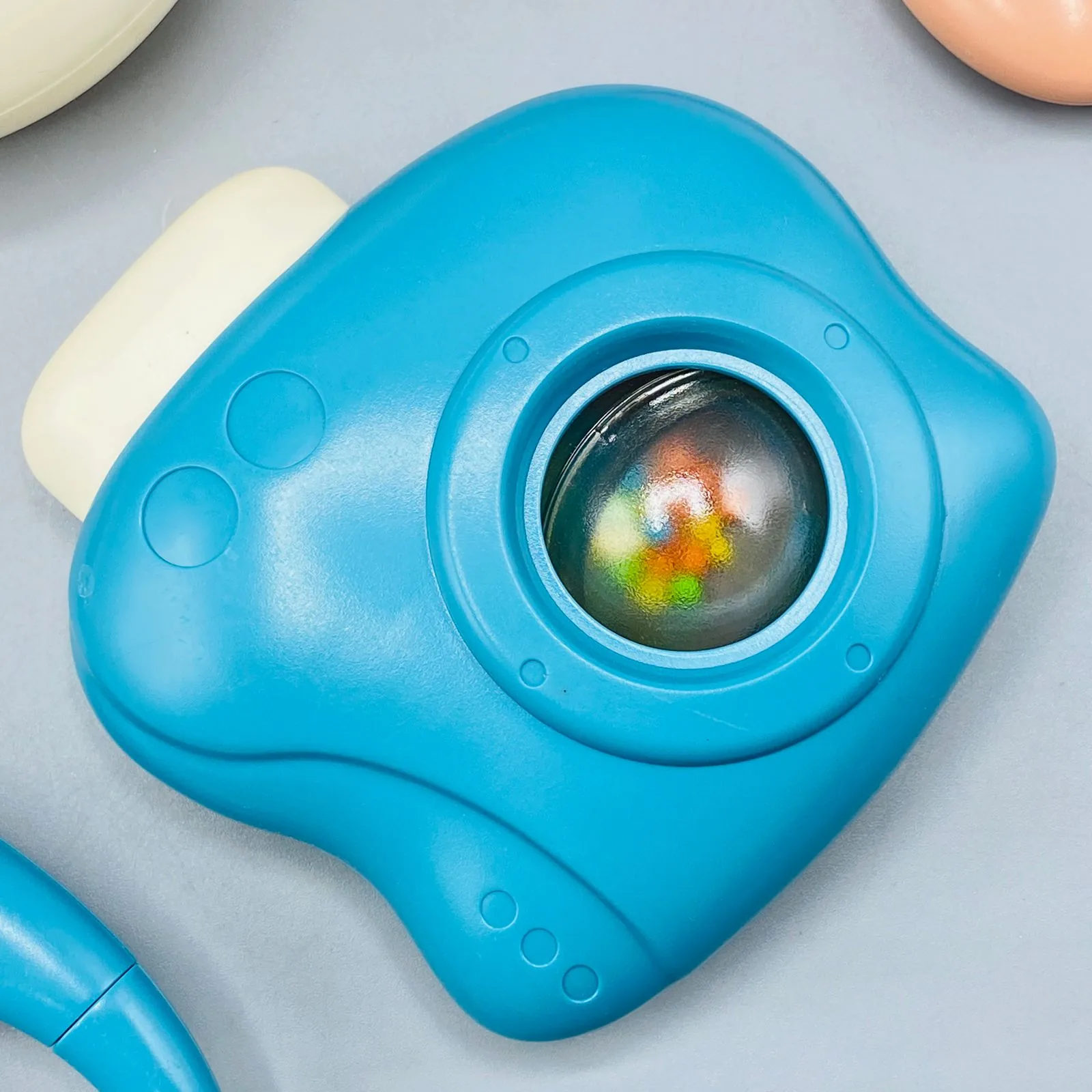 8 Pieces Animal And UFO Shape Rattle Box - Image 3