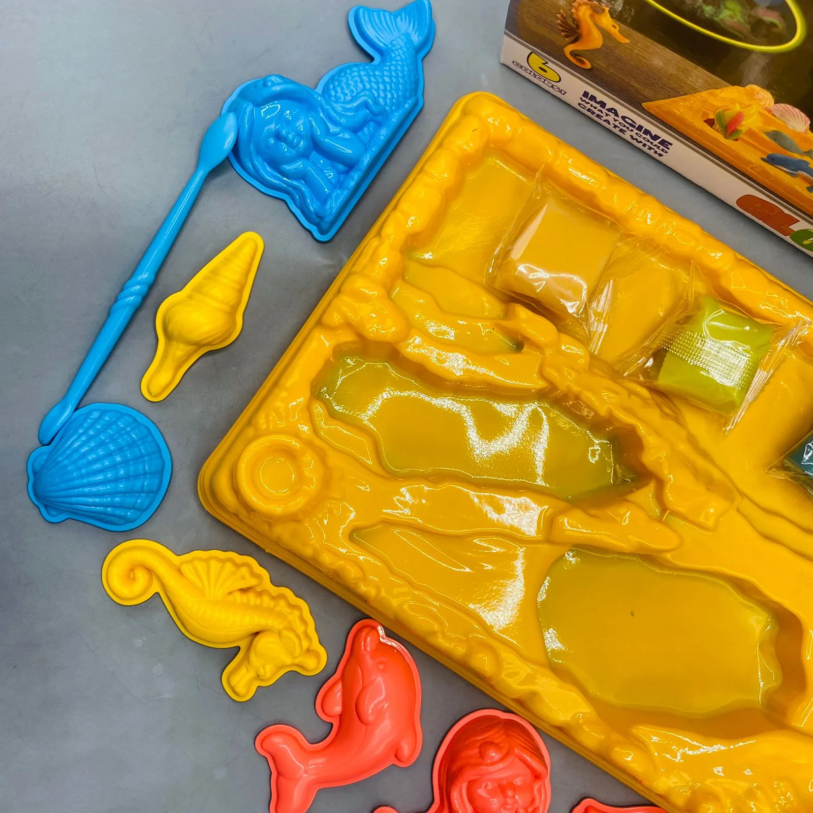 Colored Clay Glow in the Dark with 8 Different Fish Mold - Image 5