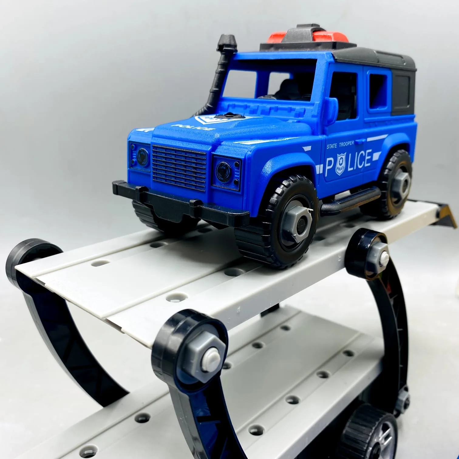 DIY Manual Police Detachable Truck Hauler with 3 Cars - Image 6