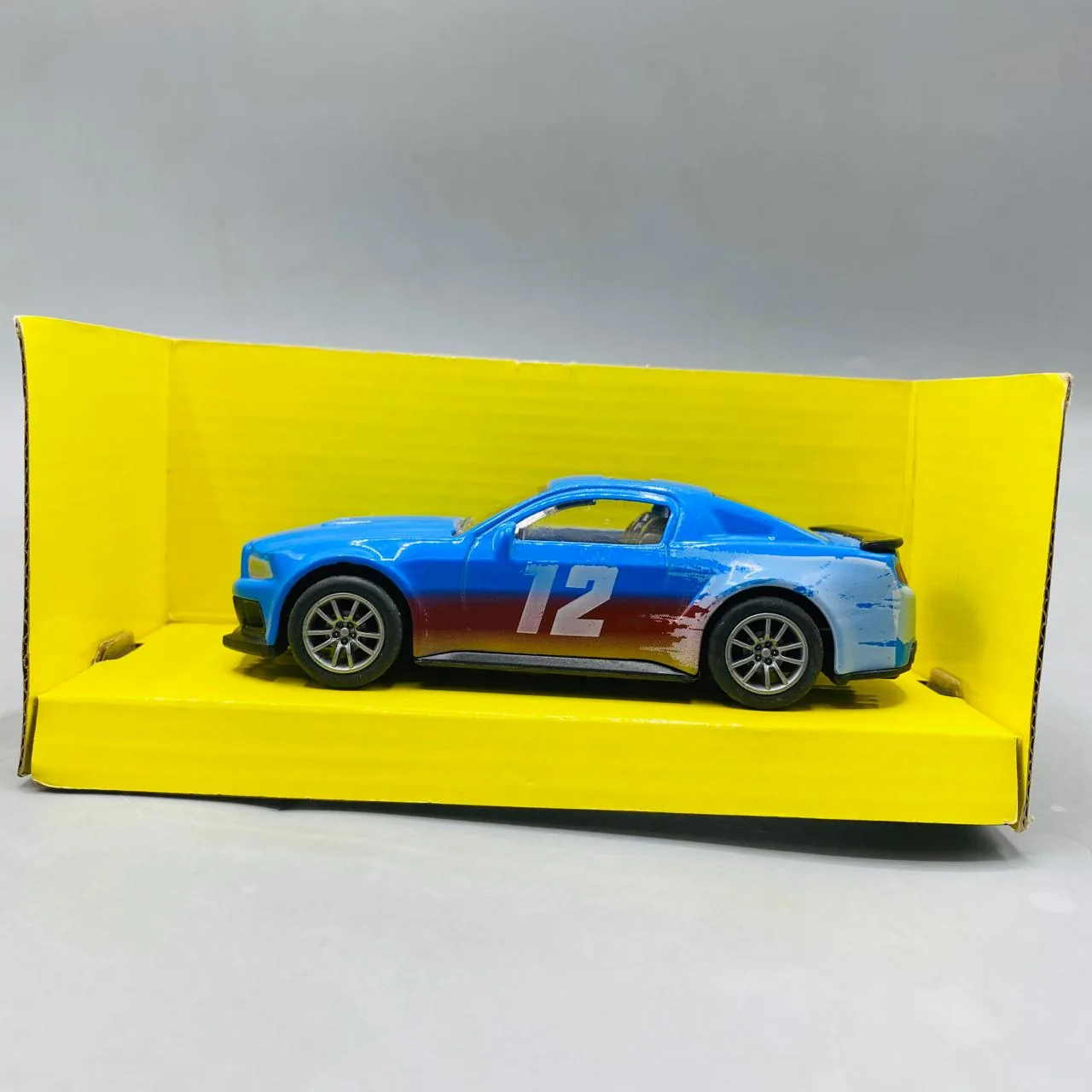 HELI Pocket 1/36 Scale Die-Cast Model Car - Image 3