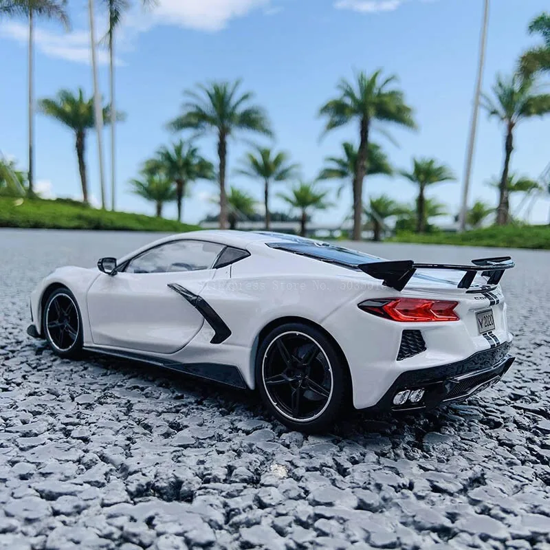 Maisto Chevy Corvette C8 Stingray High-Wing Die-Cast Car - Image 2