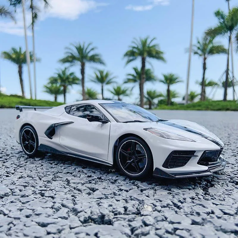 Maisto Chevy Corvette C8 Stingray High-Wing Die-Cast Car - Image 4