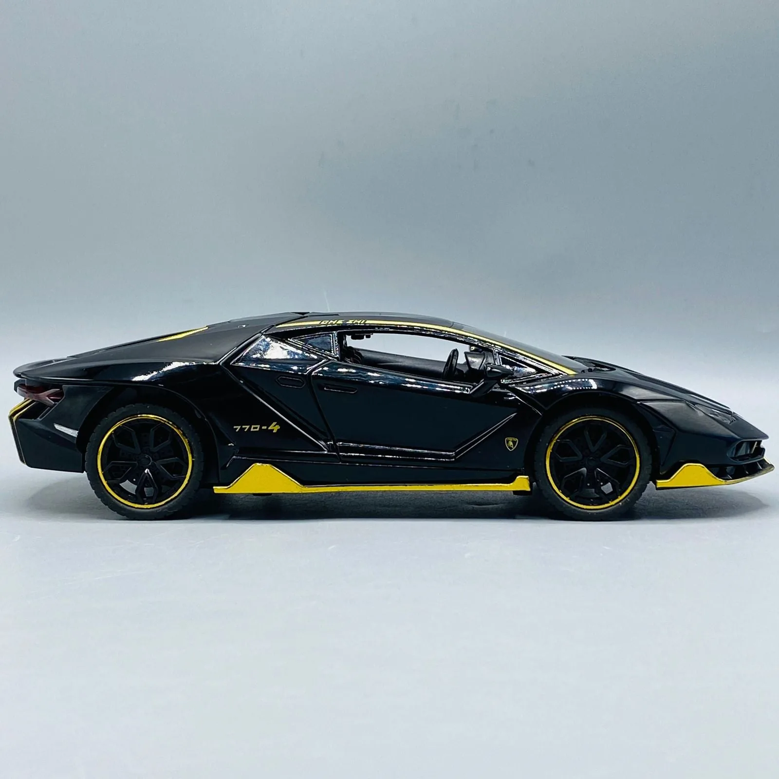 Metal Body Lamborghini Centenario with Light & Sound 1:24 Scale - Image 18