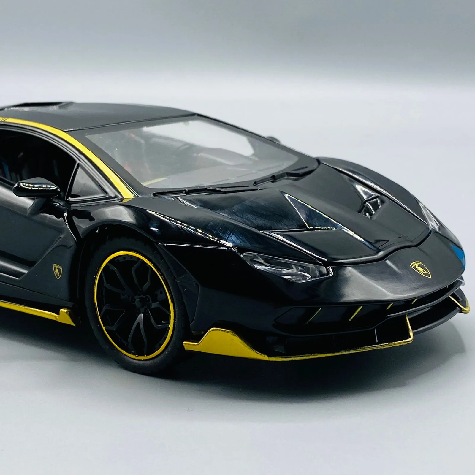 Metal Body Lamborghini Centenario with Light & Sound 1:24 Scale - Image 22
