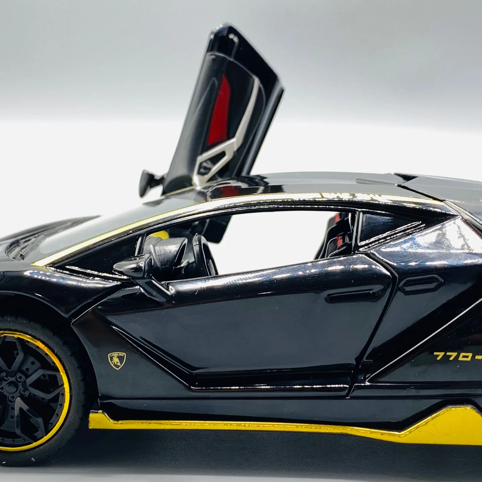 Metal Body Lamborghini Centenario with Light & Sound 1:24 Scale - Image 27