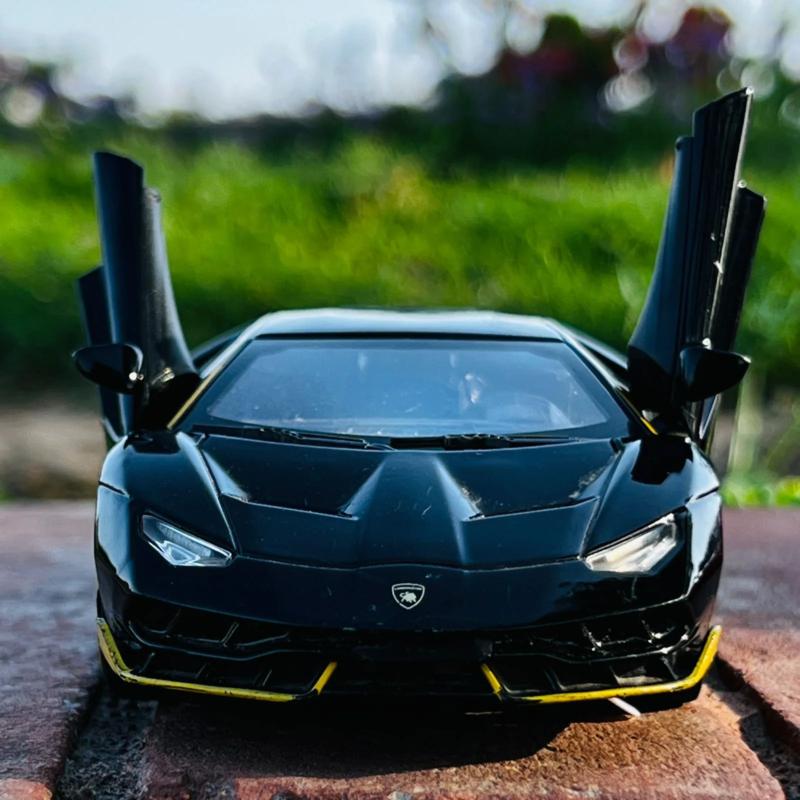 Metal Body Lamborghini Centenario with Light & Sound 1:24 Scale - Image 3