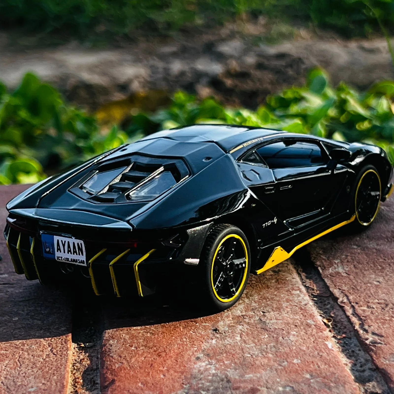 Metal Body Lamborghini Centenario with Light & Sound 1:24 Scale - Image 4